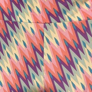 LuLaRoe Leggings Pastel Design Tall & Curvy